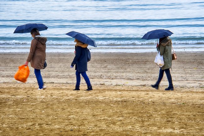 Chris Day | A walk along the beach
