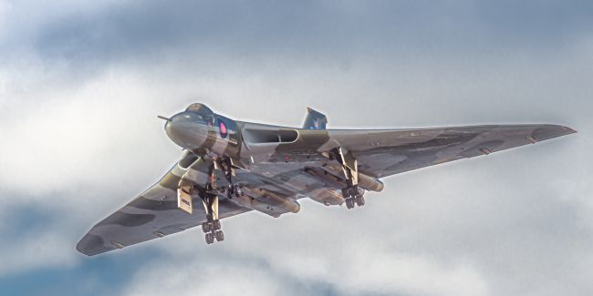 Cyndy Duff | Avro Vulcan Bomber XH558 