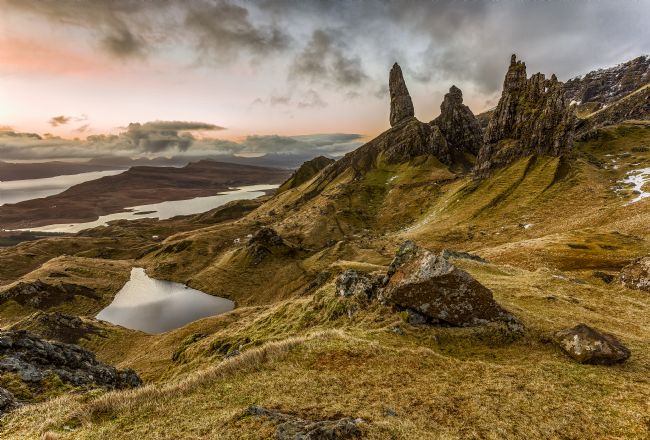Pete Lawless | Sunrise at the Old Man of Storr 