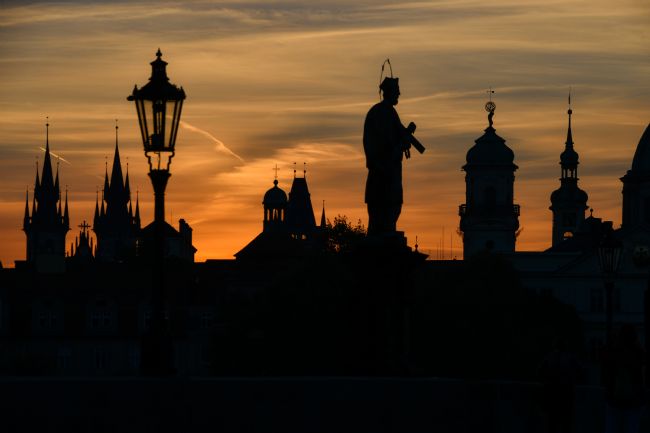 Mike Carroll | Sunrise on the Charles Bridge, Prague