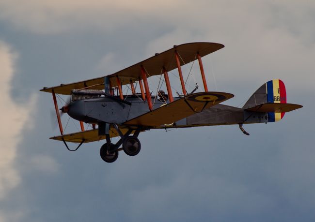 Tom Dolezal | DH9 flypast