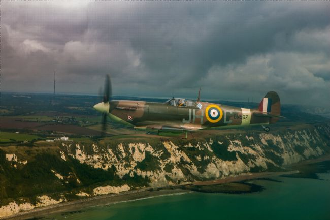 Tom Dolezal | Spit over the white cliffs