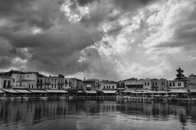 Kris Ohlsson | Rethymnon Harbour Mono HDR