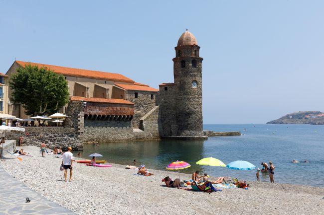 Roger Hollingsworth | Collioure beach and harbour.
