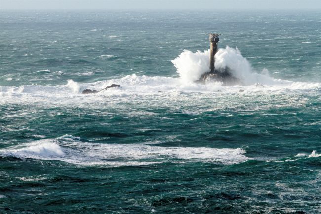 Roger Hollingsworth | Longships Lighthouse