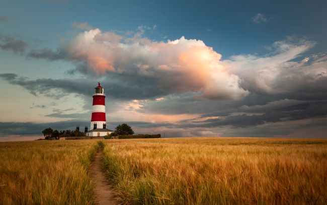 David powley | Evening light over Happisburgh Lighthouse