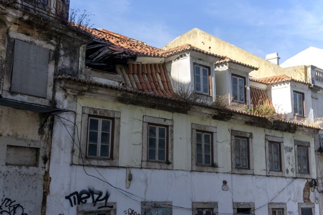 Mary Fletcher | Derelict House in Lisbon