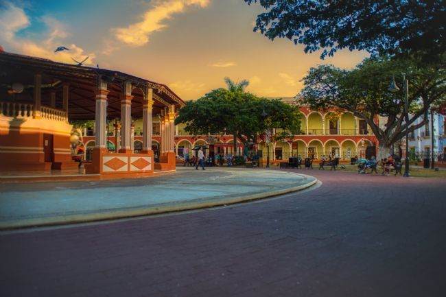 Chris Langley | Plaza Campeche at dusk, Mexico