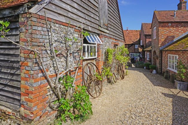 Chris Langley | Farm Courtyard in South Oxfordshire