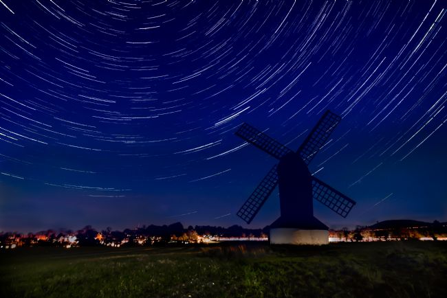 Jacovos Jacovou | Pitstone windmill star trails