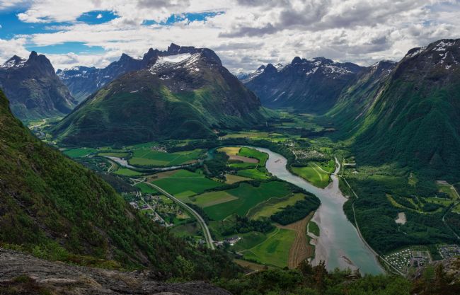 Janet Carmichael | Trollvegen and the Romsdalen Valley