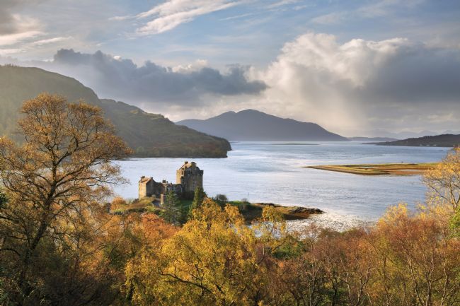 Barbara Jones | Eilean Donan Castle in Autumn Carr Brae Dornie
