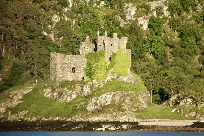 Elvia Worrall | Evening sunlight on Castle Tioram