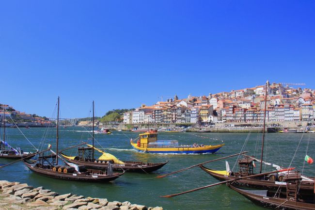 Elvia Worrall | Porto, Douro River Boats
