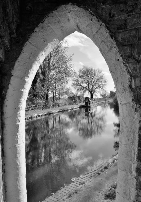 Warren Byrne | Boat Through the Arch